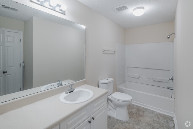 1BR, 1BA - 741SF - Primary Bathroom