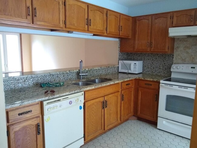 Photo - 373 Goshawk Ln