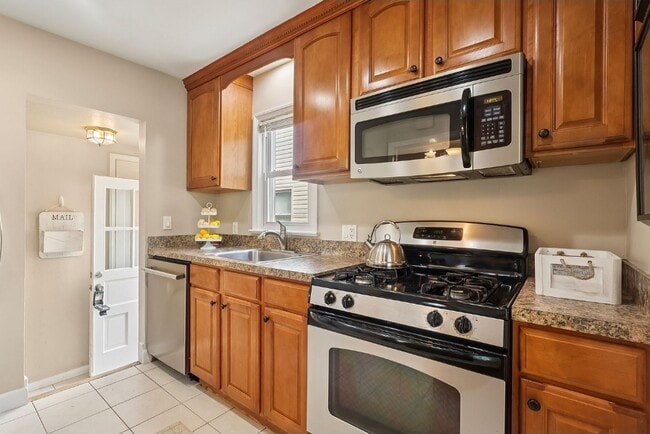 Photo - 446 Huntmere Dr