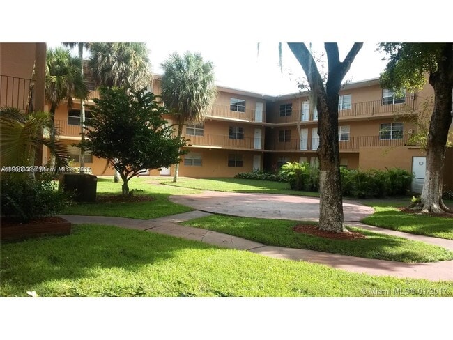 Photo - 1330 W 54th St Unidad 109C