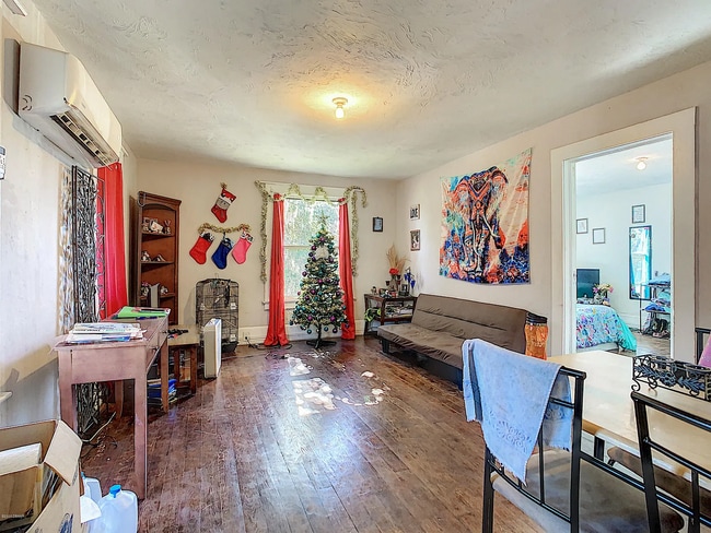 Photo - 208 Fairview Ave