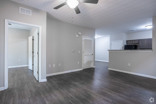3BR, 2BA - 1,180 SF