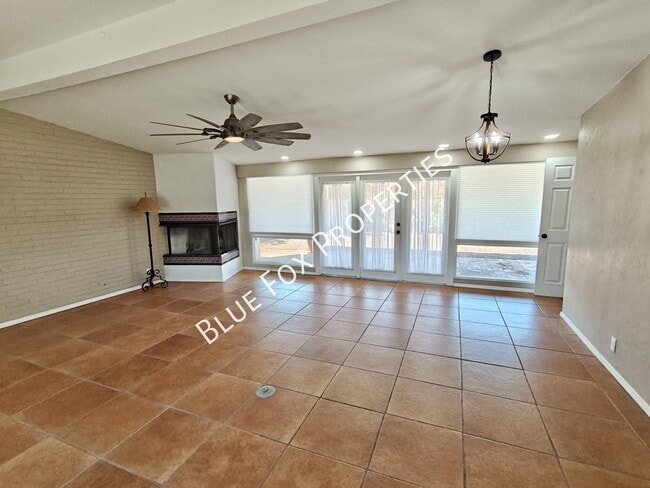 Photo - 5449 E Holmes St