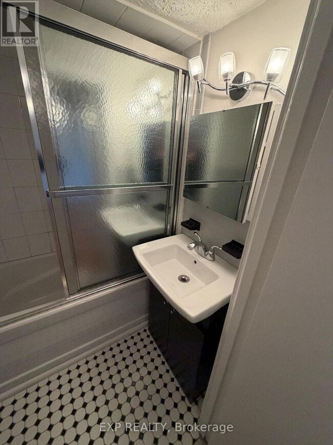 Photo - 354 Annette St Unit 1