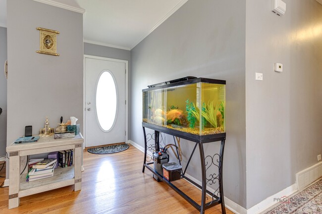 Photo - 23W073 Dickens Ave