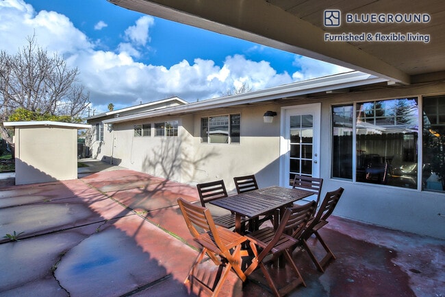723 Lakehaven Dr