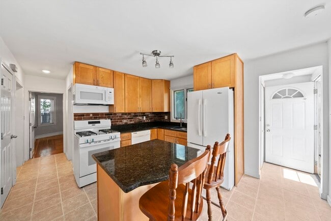 Building Photo - 12 Rosemont Rd Unit 1