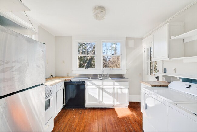 Photo - 300 Oxford Pl NE Unit #2-Right