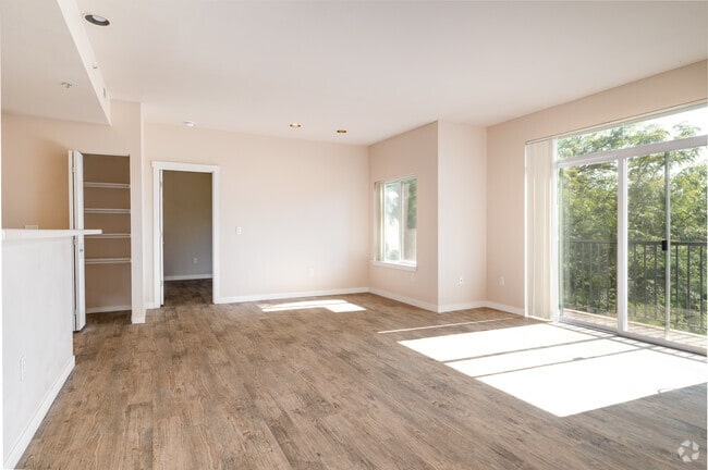 2BD, 2BA - 1053SF