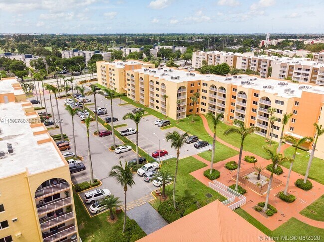 Photo - 7010 NW 186th St Unidad 5-508