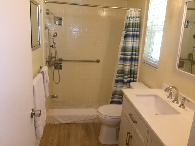 Photo - 1870 Mid Ocean Cir Unidad Mother in Law Suite