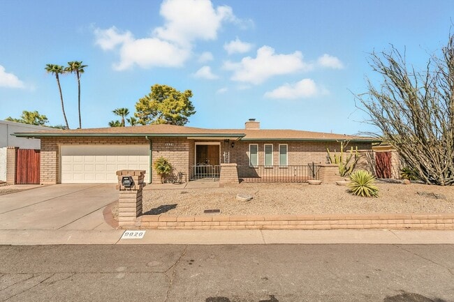 Building Photo - Beautiful 3 bed, 2 bath w/ bonus Room, loc... Rental