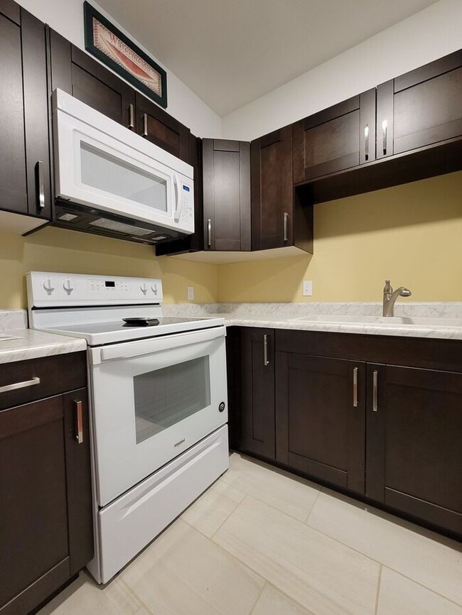 Short Term Lease - Furnished 3 Bedroom Duplex