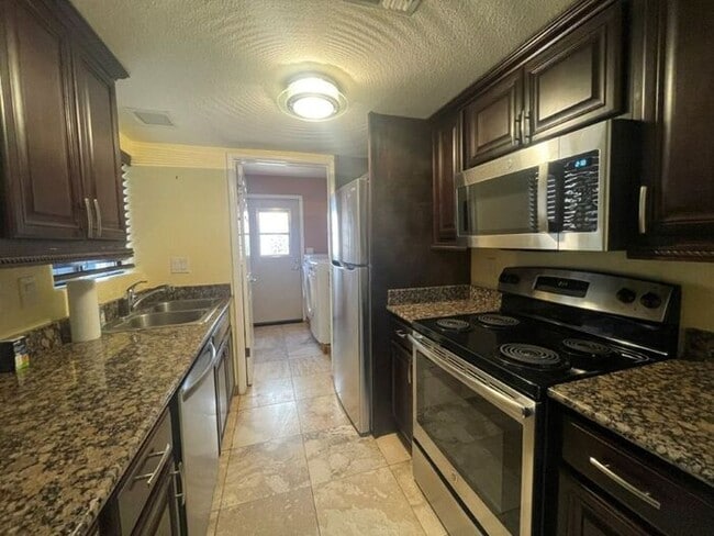 Building Photo - 913 E Beryl Ave Rental