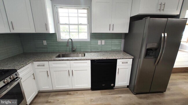 Photo - 8027 Shore Rd