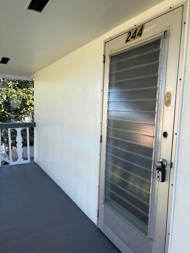 Photo - 244 Sheffield J