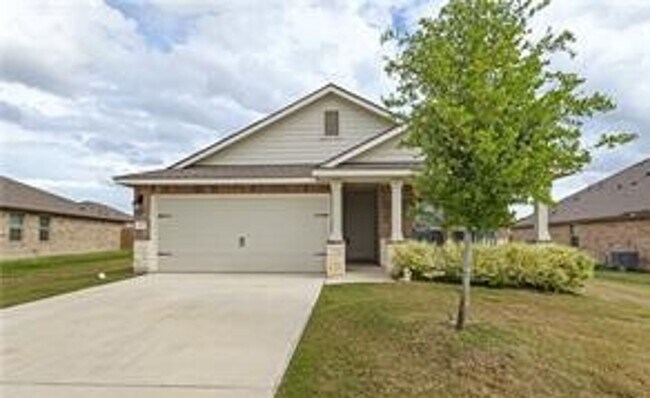 Building Photo - 3-bedroom home located in Cedarbrook Estates!