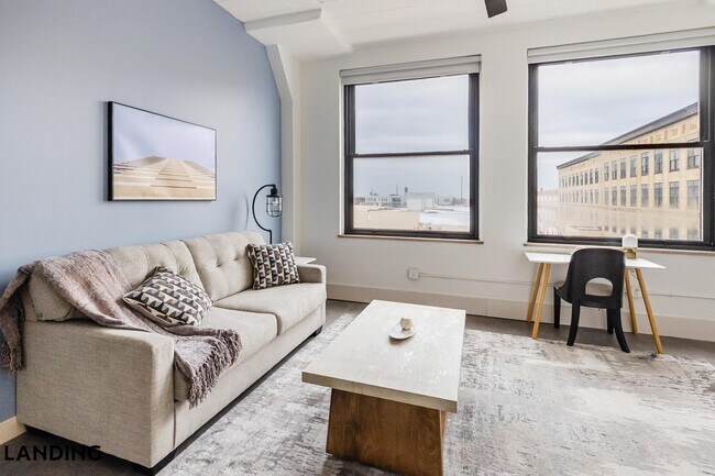 Photo - 5000 Euclid Ave Unidad 304