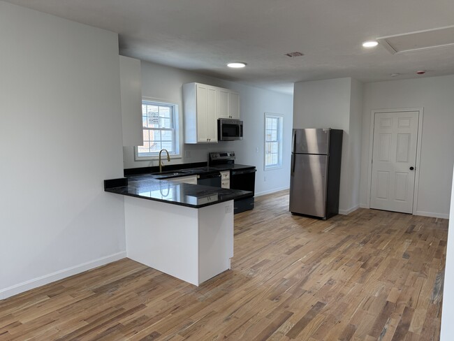 Building Photo - 18 Worth St Unit 2