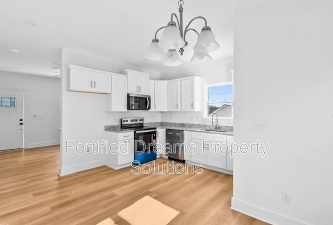 Photo - 107 Roanoke St