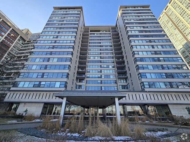 Building Photo - 3440 N Lake Shore Dr Unit 5F Rental