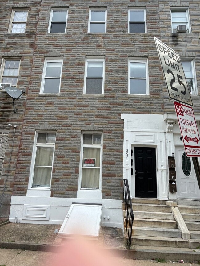 203 N Carey St Unidad 203 N Carey - Unit 2