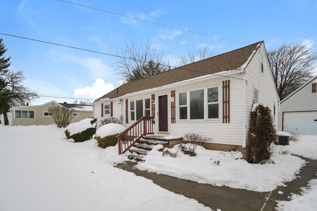 Photo - Inviting 3-Bedroom Bedford Home with Spacious Interiors
