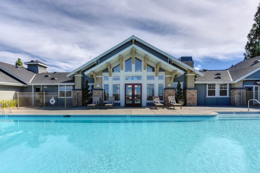 Refreshing Swimming Pool and Sundeck