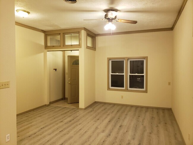 Photo - 422 W Hickory St Unidad #422