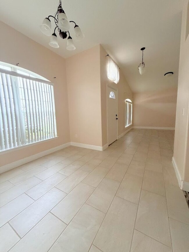 Photo - LOTS OF ROOM IN THIS CUTE 3/2 HOME IN CLERMONT!