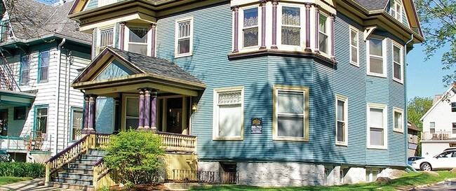 Building Photo - Grand Victorian Rental