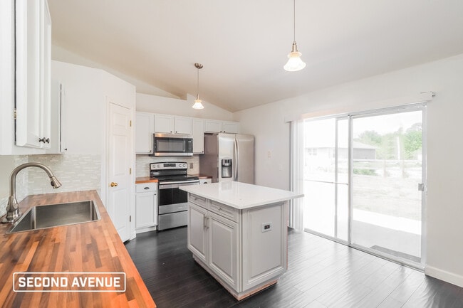 Building Photo - 4611 SW Dateland St Rental