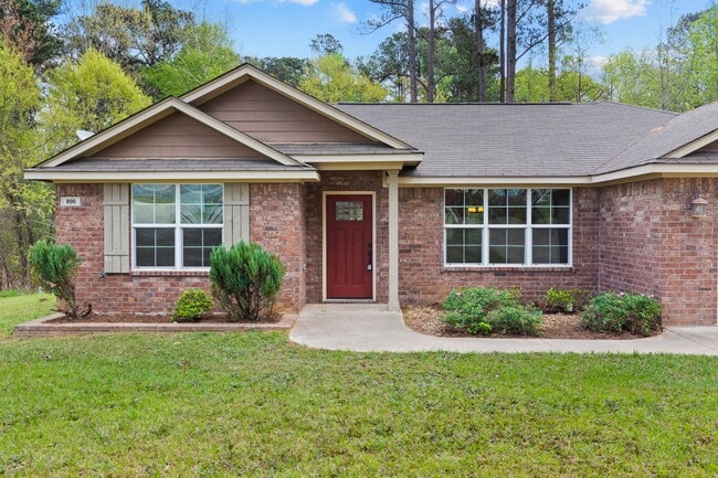 Building Photo - MOVE IN READY AND $200 off NICEST IN LINDALE Single Family Home- Nearly New-Lindale ISD - 3 Bedro...