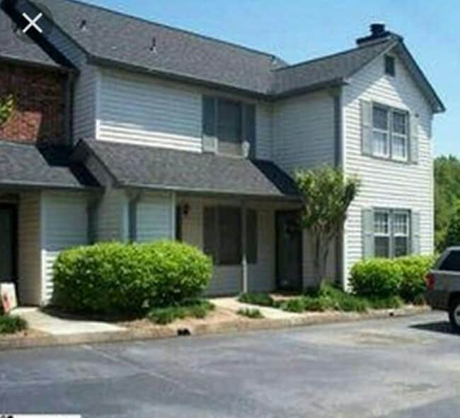 Building Photo - Just REDUCED Beautiful Townhouse Near Hwy 385