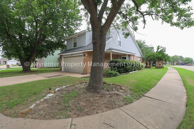 Photo - 3 Bed | 2.5 Bath in Jenks!