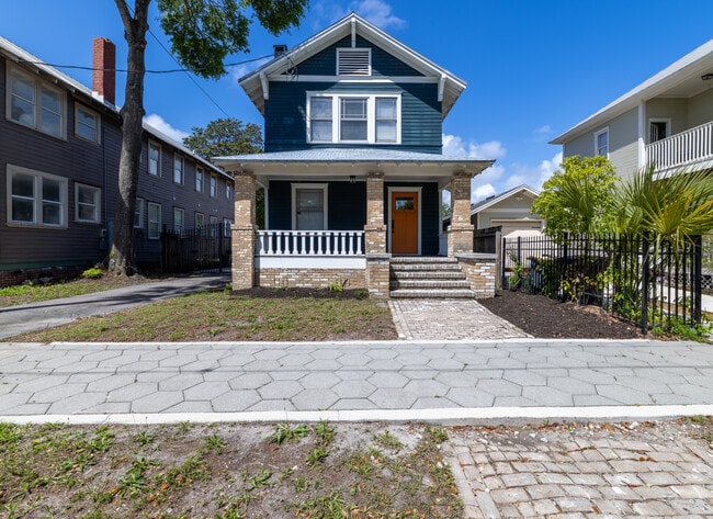 Building Photo - 1842 Hubbard St