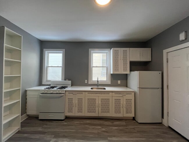 Building Photo - 170 Fulton Ave Unit 1