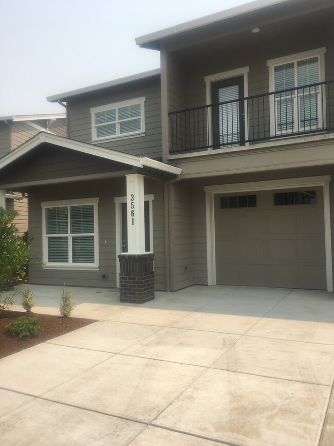 Beautiful Townhomes in East Medford - Beautiful Townhomes in East Medford