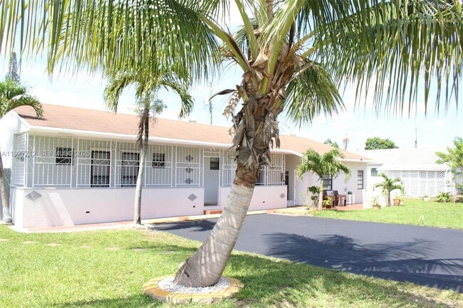 Building Photo - 5849 Wiley St Unit 2