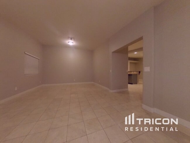 Photo - 810 S Greenleaf Ln