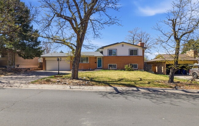 Building Photo - Spacious 5 Bed Home with Finished Basement, Multiple Living Areas & Private Backyard