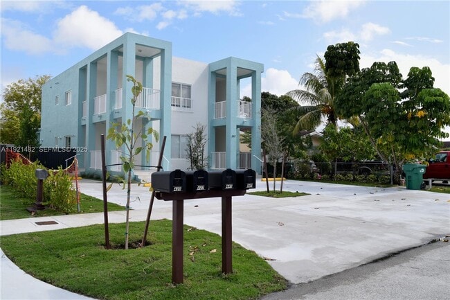 Photo - 445 SW 78th Ct