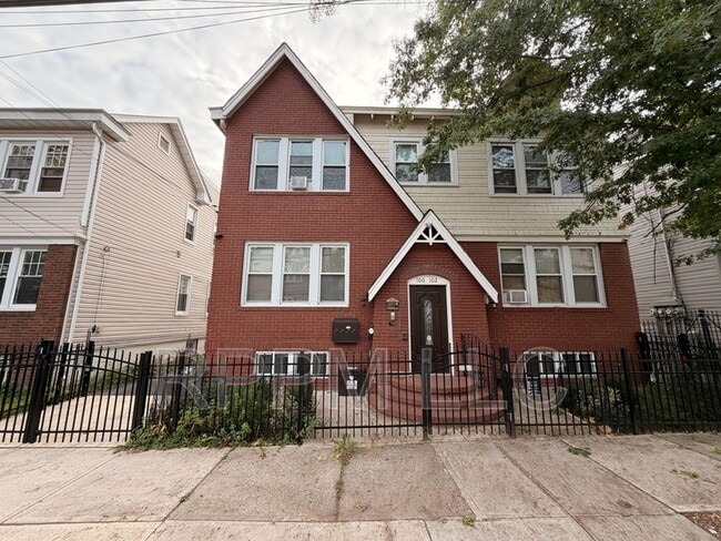 Building Photo - 100-102 Grand Ave, #1L Unit 1L Rental