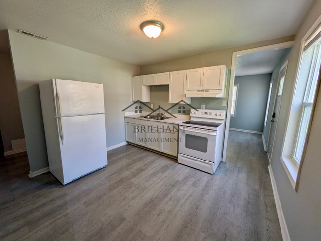 Photo - 2864 N Dearborn St Casa