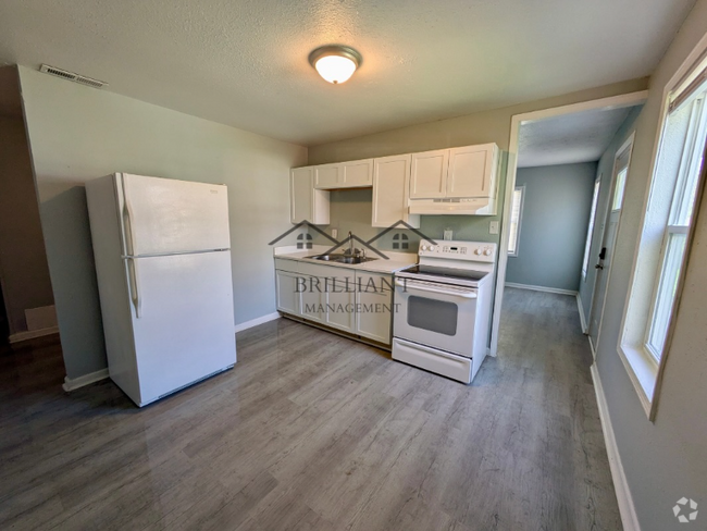 Building Photo - 2864 N Dearborn St Rental