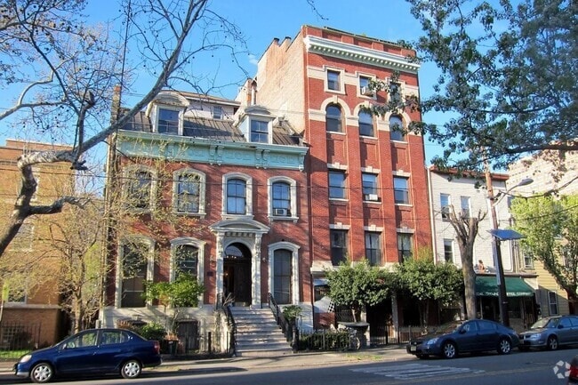 Building Photo - 174 Grand St Unit 3A Rental
