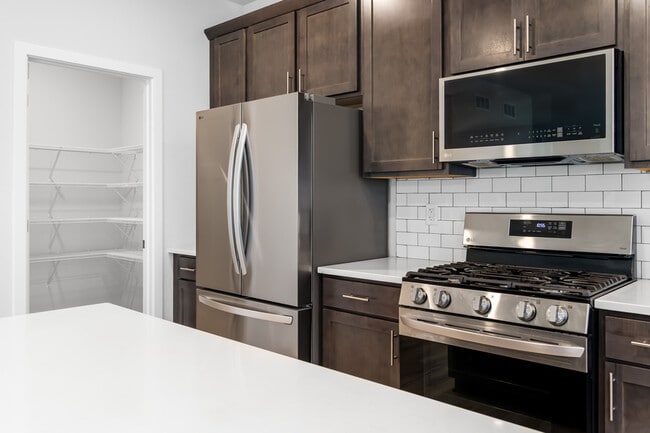 Photo - 1043 Juniper Ln