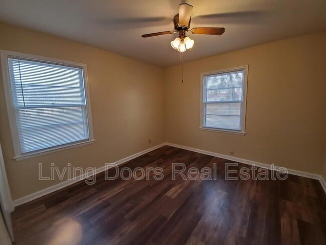 Photo - 305 S 47th St