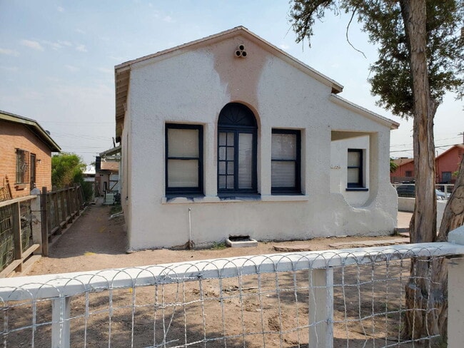 Photo - "Charming 1-Bed Oasis in Tucson - Cozy 660 Sq. Ft. Retreat on S 7th Ave!"