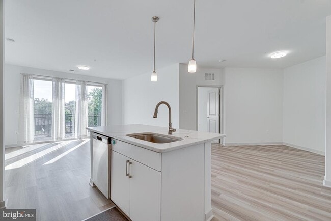 Building Photo - 10755 Fairgrounds Dr Unit 326